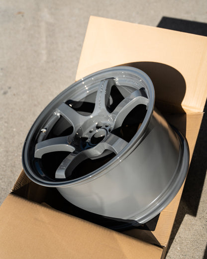 グラムライト 57DR / 18x9.5 +22 / 5x114.3 / アームズグレー