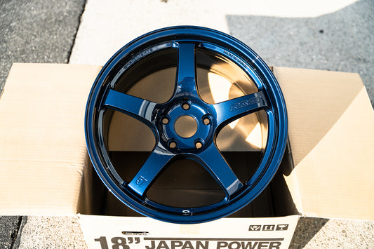 グラムライツ 57CR / 18x9.5 +38 / 5x114.3 / エターナルブルーパール