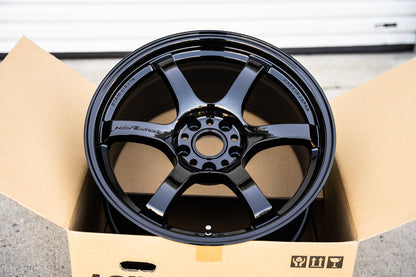 グラムライト 57DR / 18x9.5 +38 / 5x114.3 / グロッシーブラック