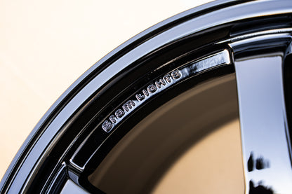 グラムライト 57DR / 18x9.5 +38 / 5x114.3 / グロッシーブラック