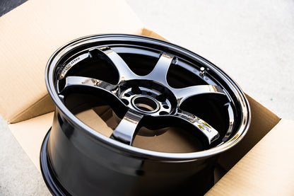 グラムライト 57DR / 18x9.5 +38 / 5x114.3 / グロッシーブラック