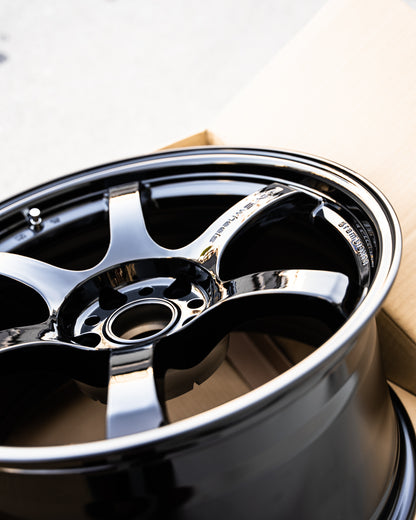 グラムライト 57DR / 18x9.5 +38 / 5x114.3 / グロッシーブラック