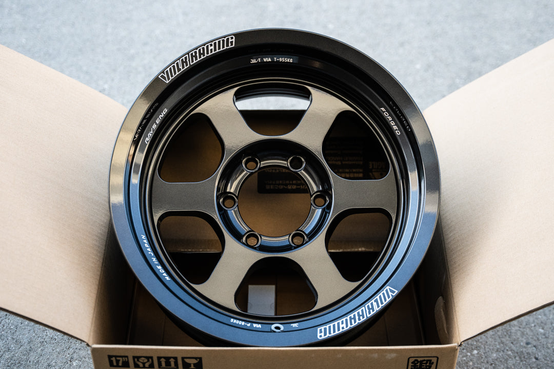 Volk TE37XT M-Spec / 17x8.5-10 / 6x139.7 / Negro diamante 