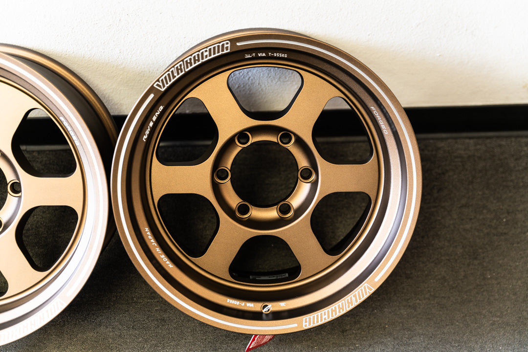 Volk TE37XT / 17x8.5 -10 / 6x139.7 / OG Bronce