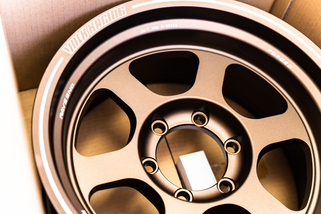Volk TE37XT / 17x8.5 -10 / 6x139.7 / OG Bronce