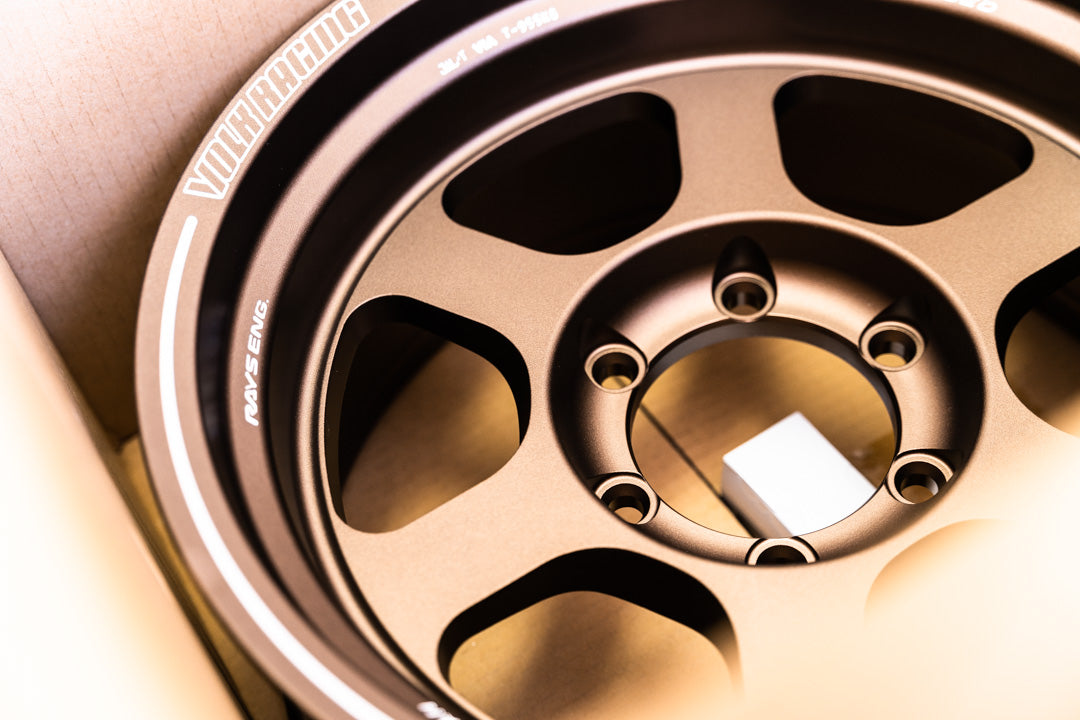 Volk TE37XT / 17x8.5 -10 / 6x139.7 / OG Bronce